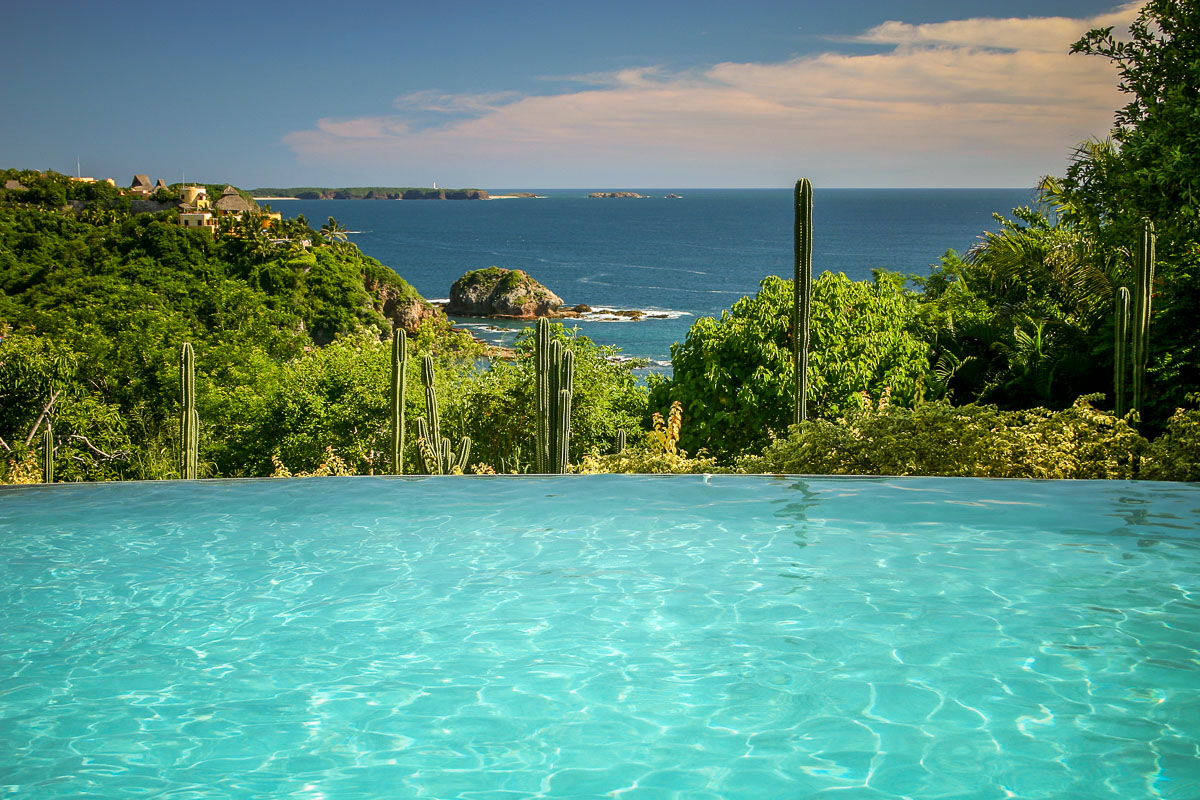 infinity pool Careyes Altiplano villa