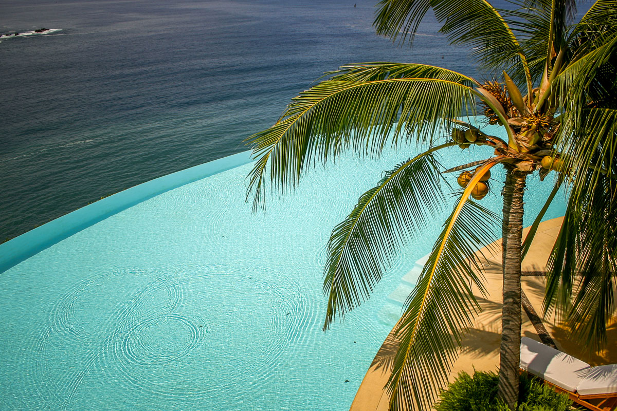 Sol de Oriente Costa Careyes Infinity pool