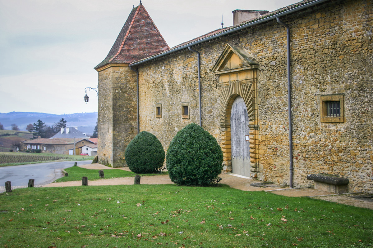 exterior castle walls Château de Bagnols
