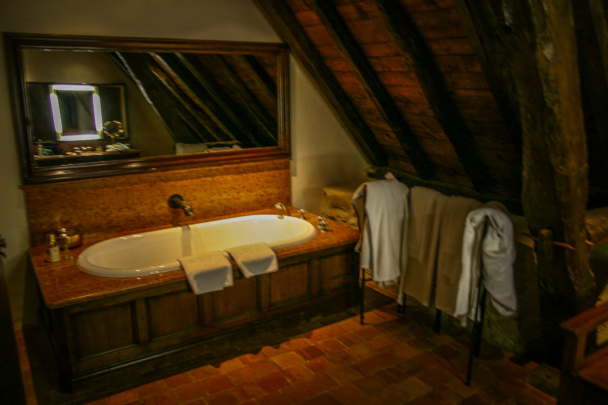 Château de Bagnols bathtub