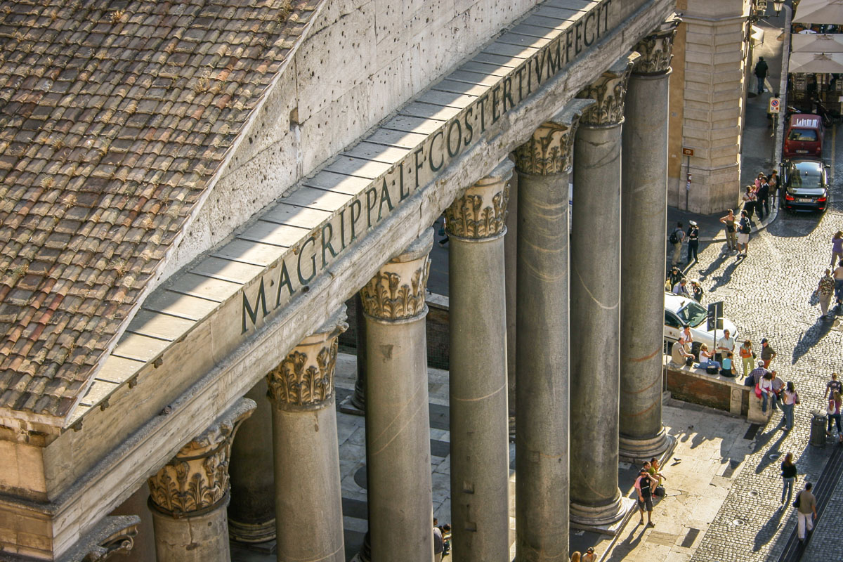 Pantheon view Albergo del Senato