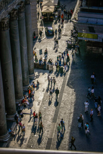 Piazza della Rotunda people in shadows