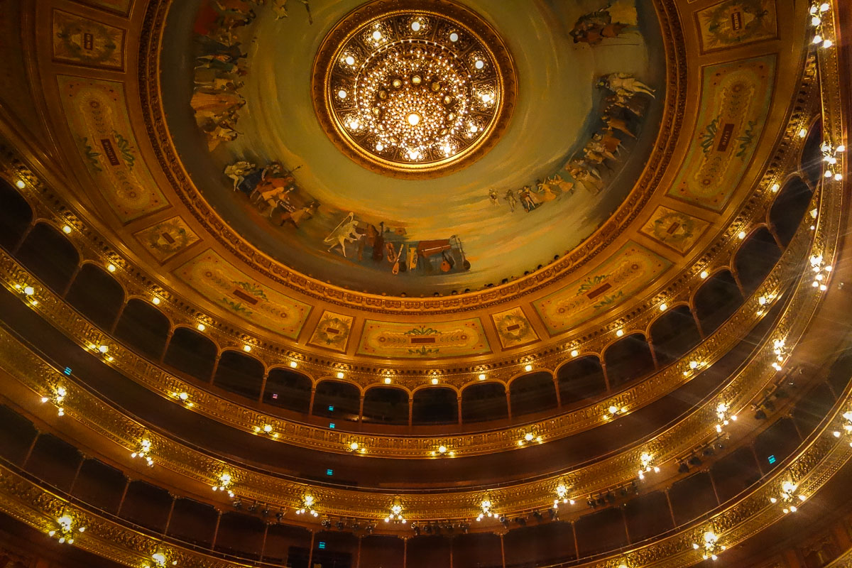 El Teatro Colón ceiling