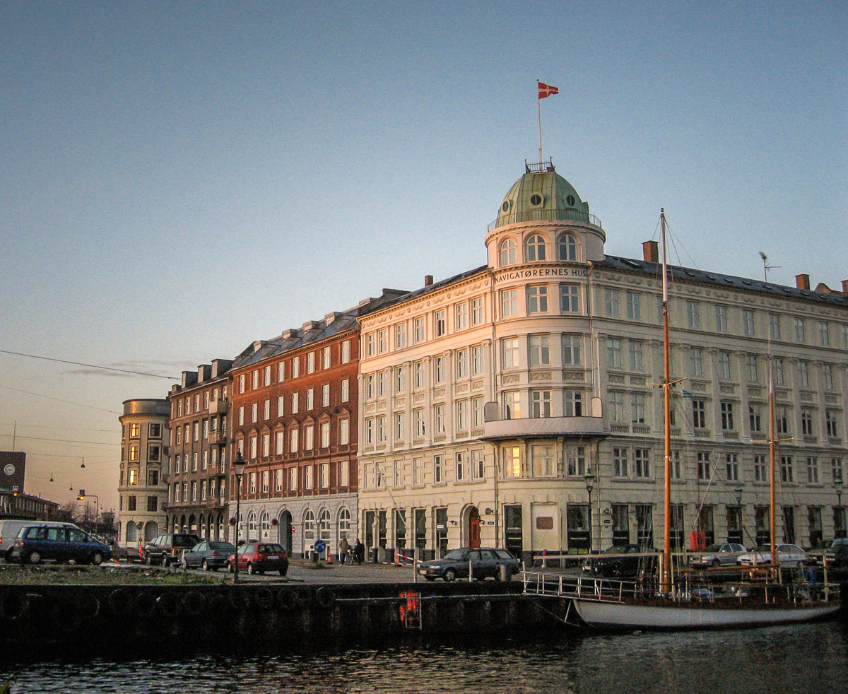 Nyhavn buildings at dawn