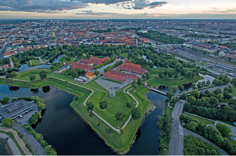 Kastellet is a big pointy fort created in the 1600s and has been a military compound ever since. But you can walk out alone its ramparts on a sunny day. It's peaceful. 