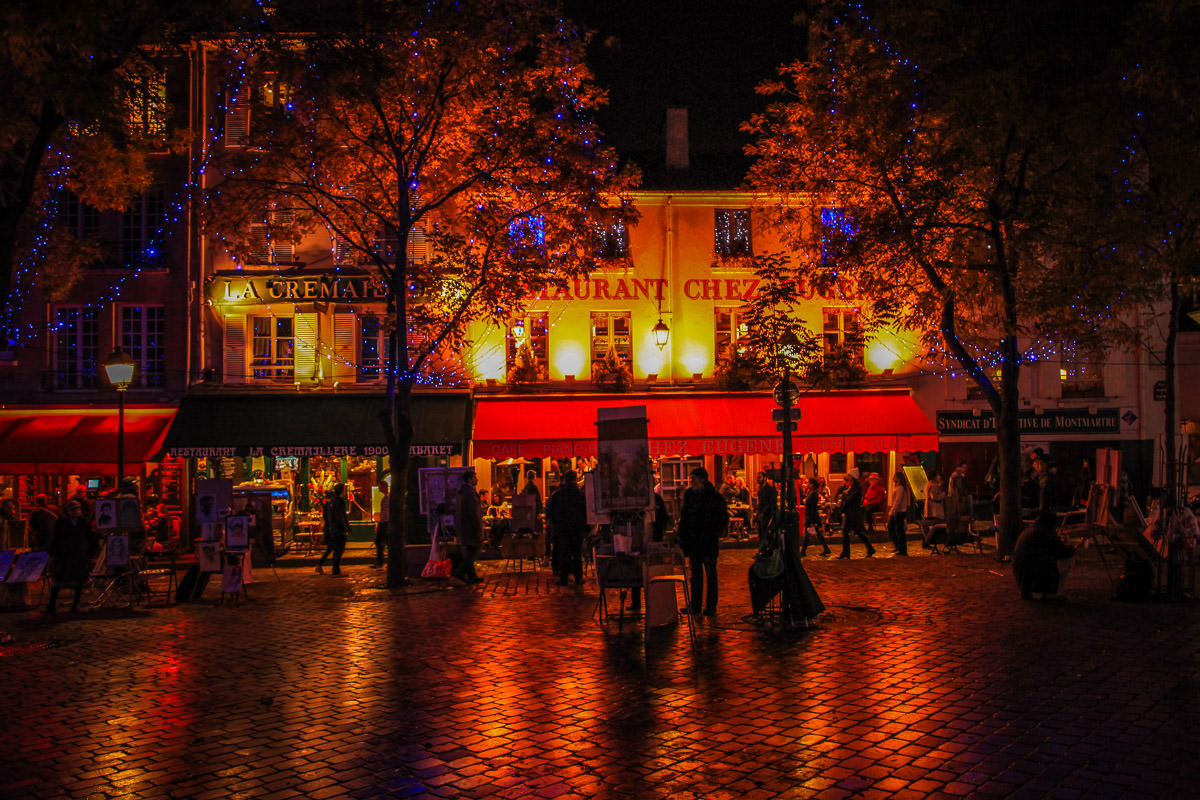 Montmartre square at night