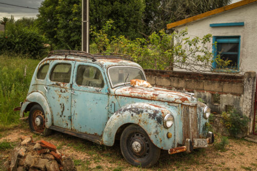 old car Pueblo Garzón