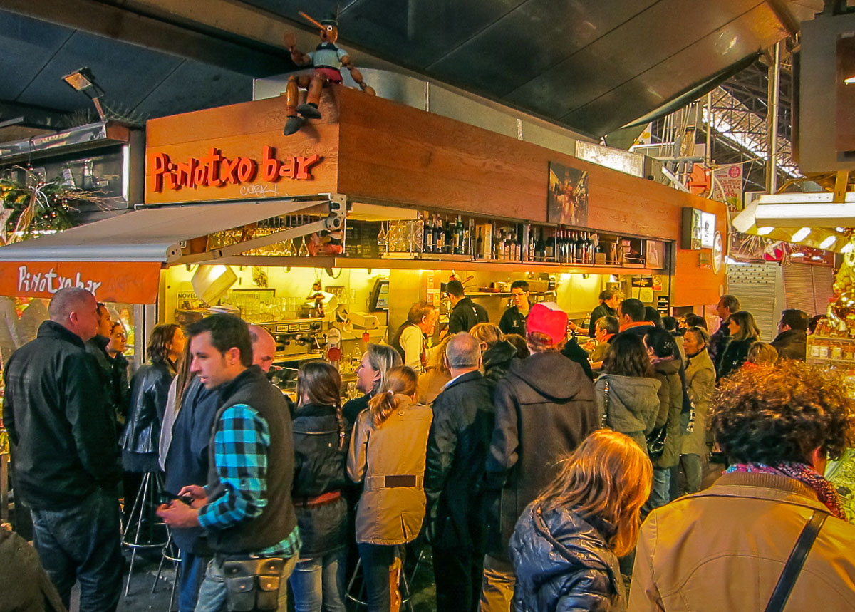 La Boqueria lunch crowds Pinotxo.