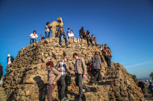 crowds taking pictures Park Güell