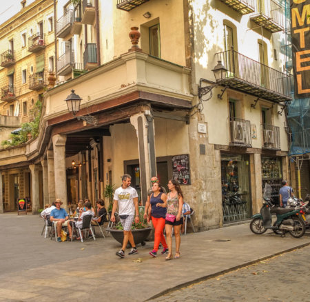 EL BORN, A CHILL NEIGHBORHOOD IN BARCELONA