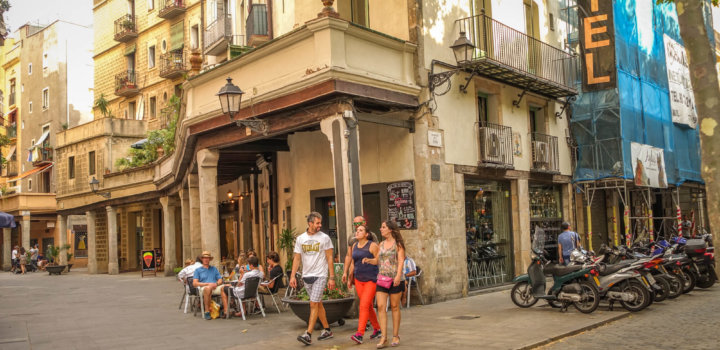 EL BORN, A CHILL NEIGHBORHOOD IN BARCELONA