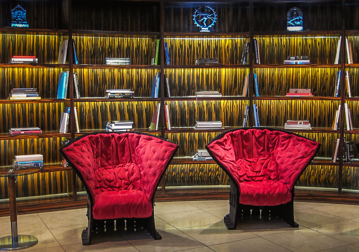 Hotel Unique São Paulo lobby chairs