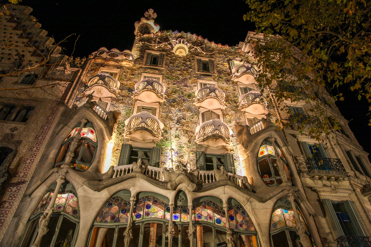 Casa Batlló at night