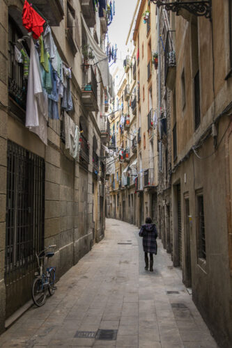 narrow streets Barcelona