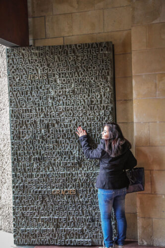 La Sagrada Família front door words