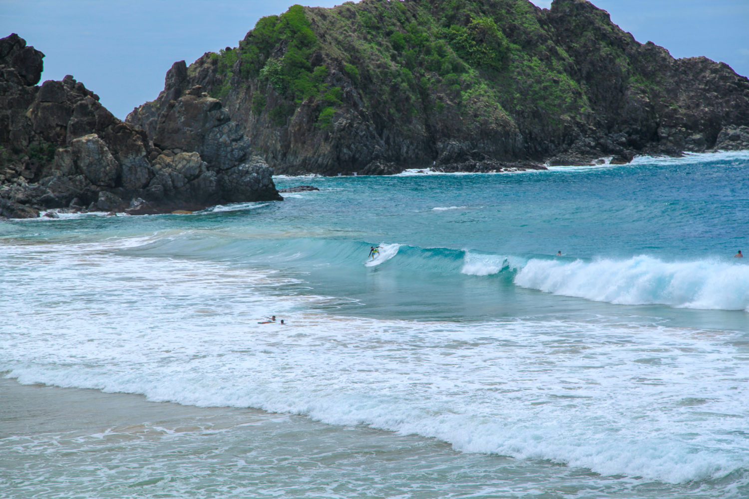 Fernando de Noronha Praia de Cachorro surfing