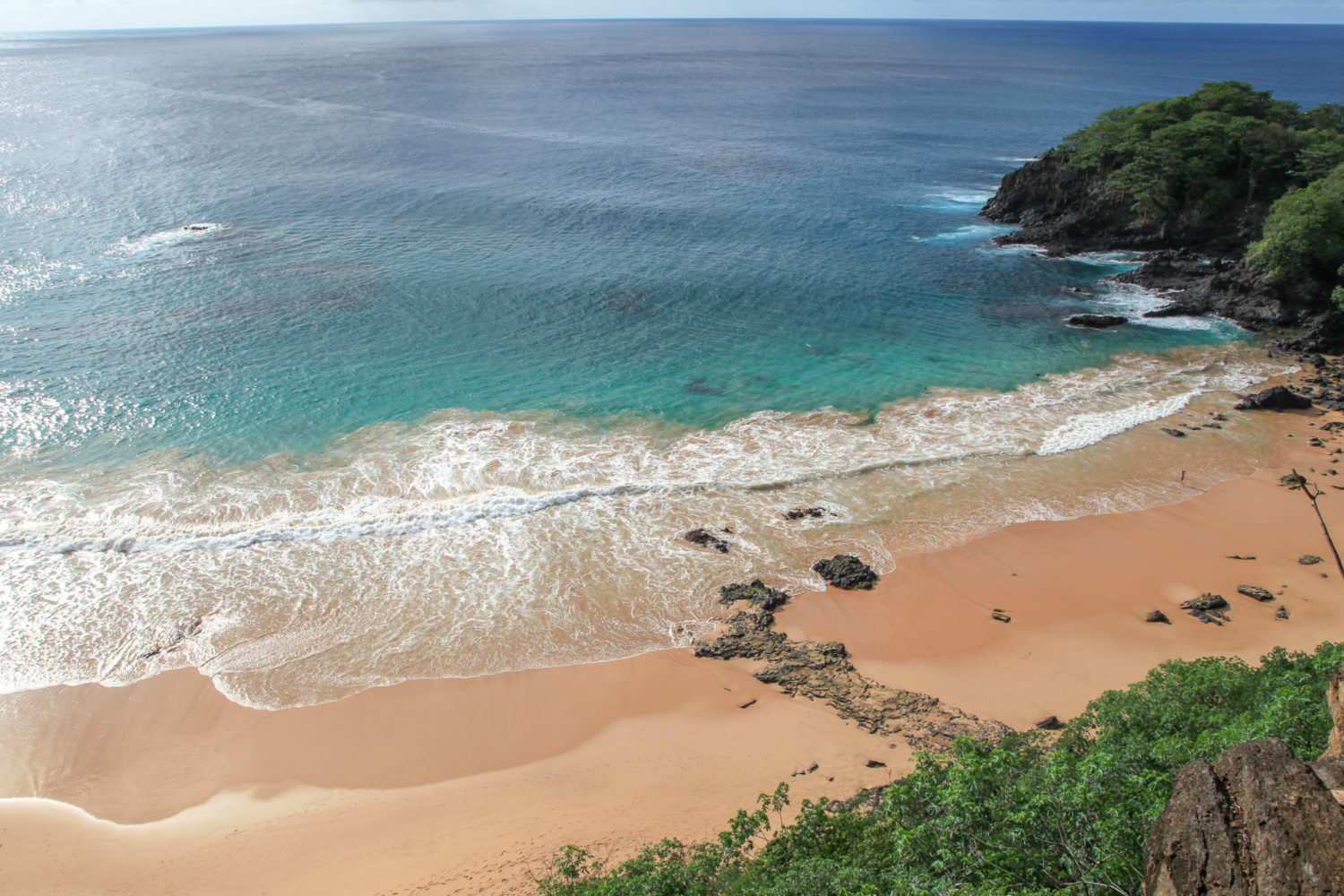 Fernando de Noronha Praia do Boldros waves