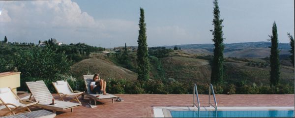 Villa Cerretello pool reading