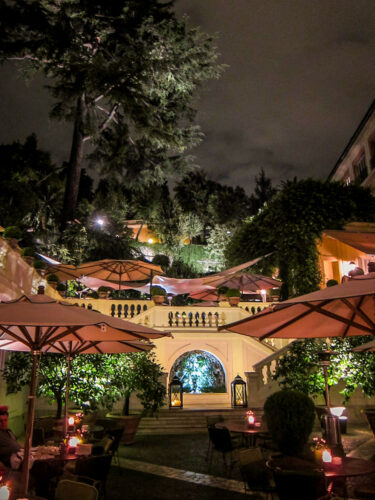 Hotel de Russie Roma gardens at night