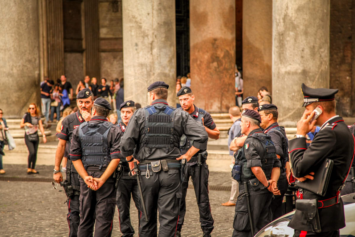 Polizia in front of Pantheon