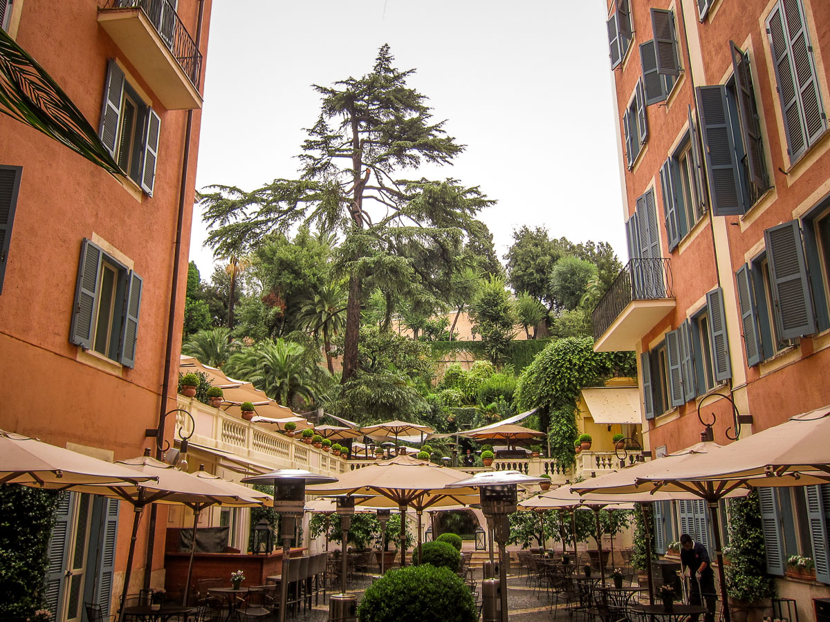 Hotel de Russie courtyard restaurant