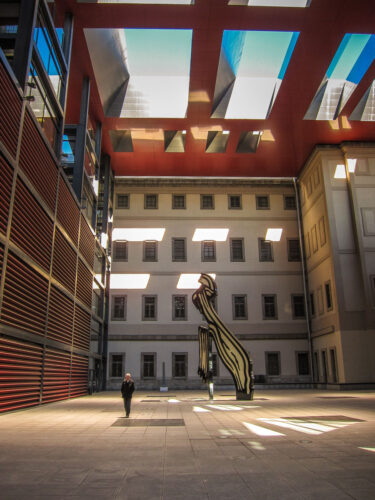 Centro de Arte Reina Sofia sculpture in courtyard