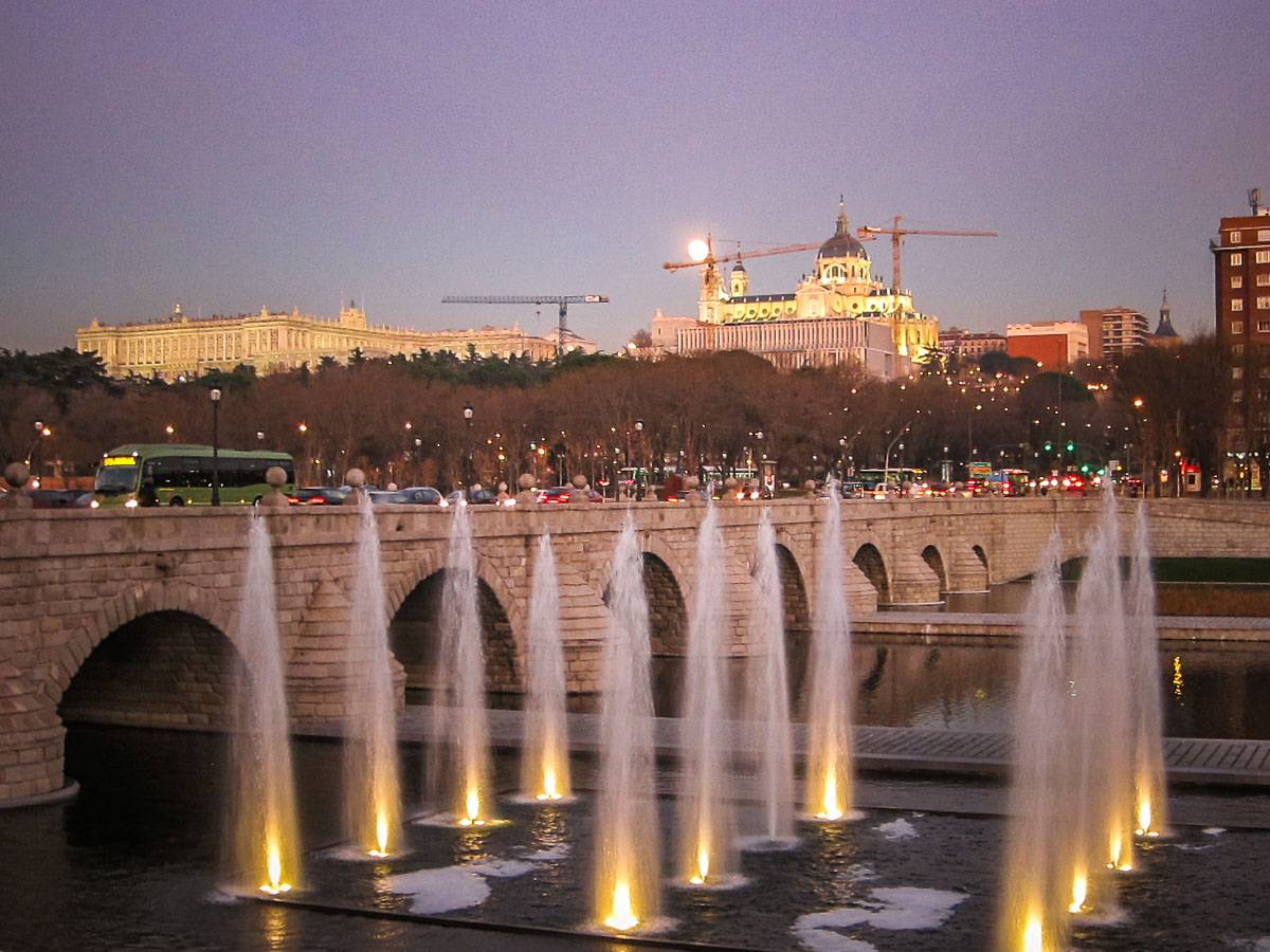 view of palace from Madrid Río Park