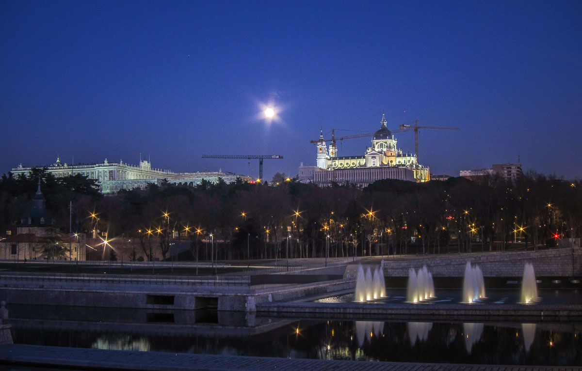 Madrid Río Park Royal Palace view