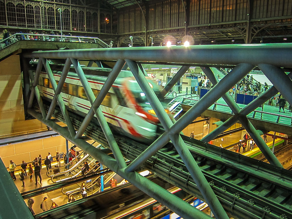 Estacion de Principe Pio train bridge