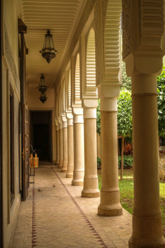 colonnade to room Villa des Orangers