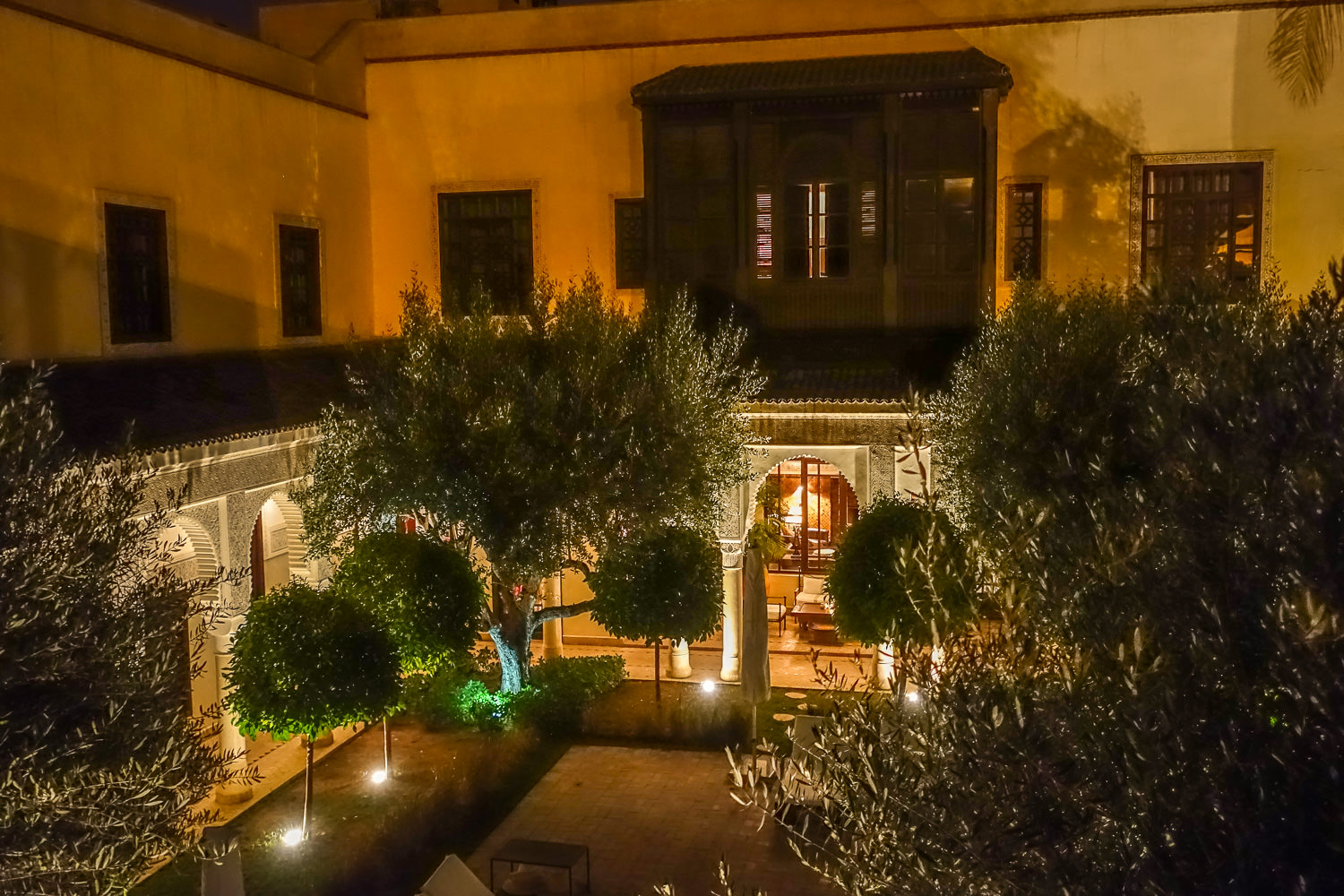 Villa des Orangers inner courtyard at night