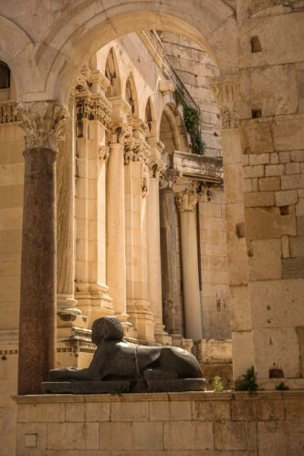 Split Diocletian's Palace statue and arch