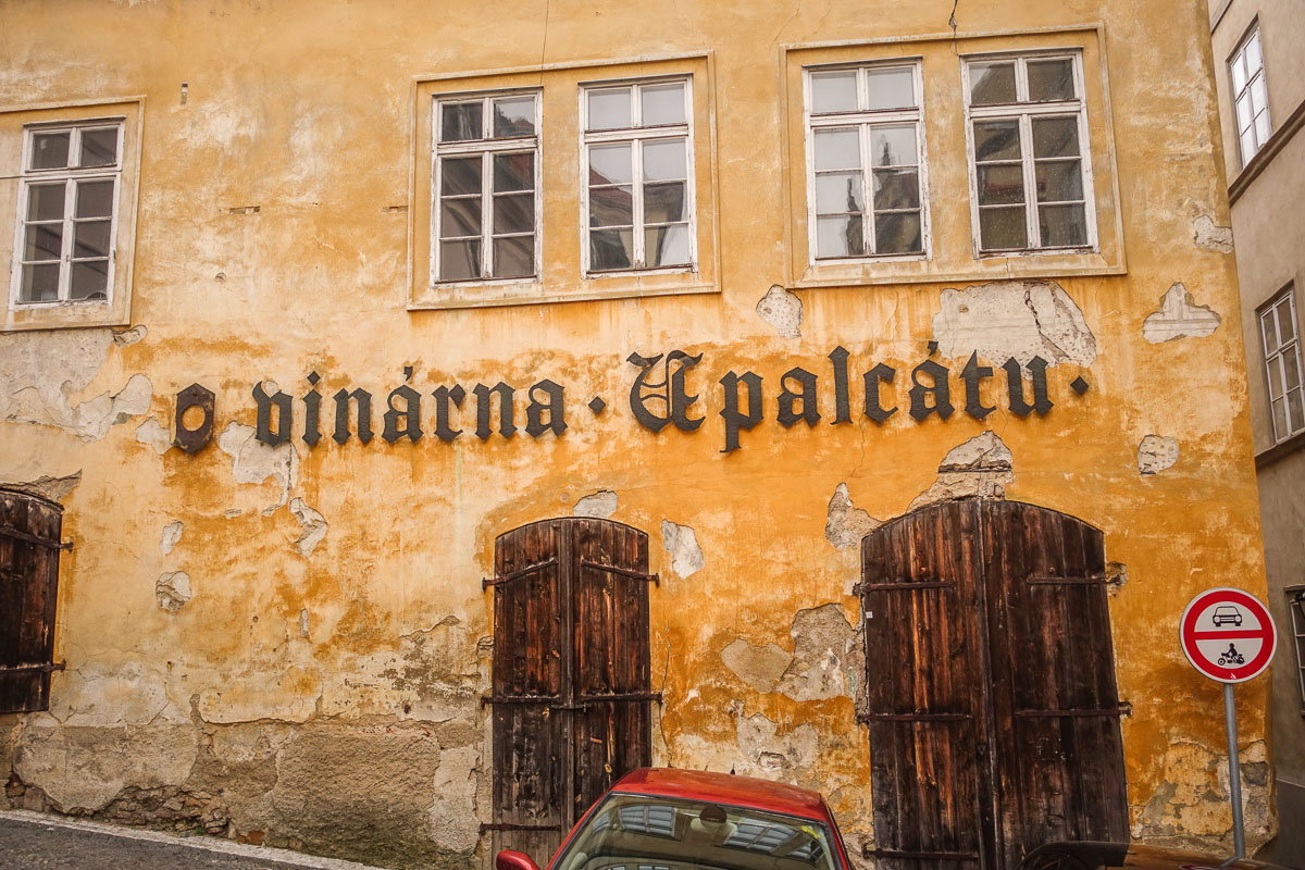 old building on way to Prague Castle