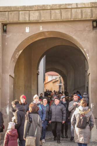 Entrance to Prague Castle very crowded