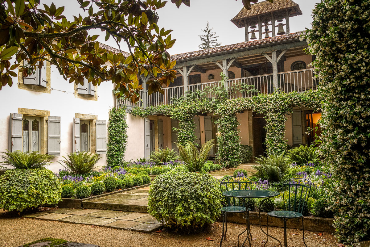 Les Prés d'Eugénie convent building