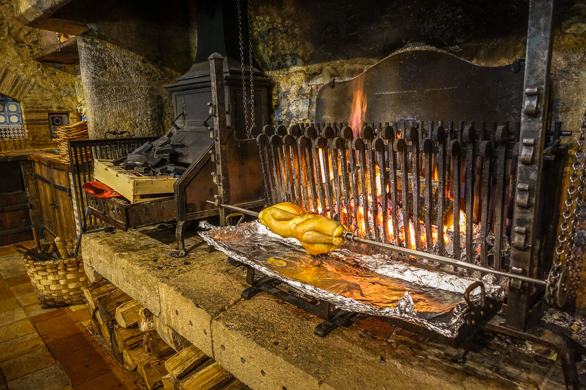 La Ferme aux Grives Les Prés d'Eugénie grilling chickens