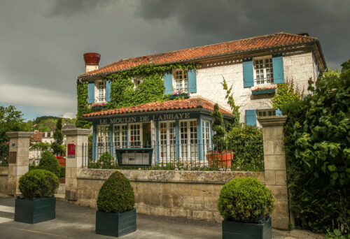 front entrance Le Moulin de l'Abbaye