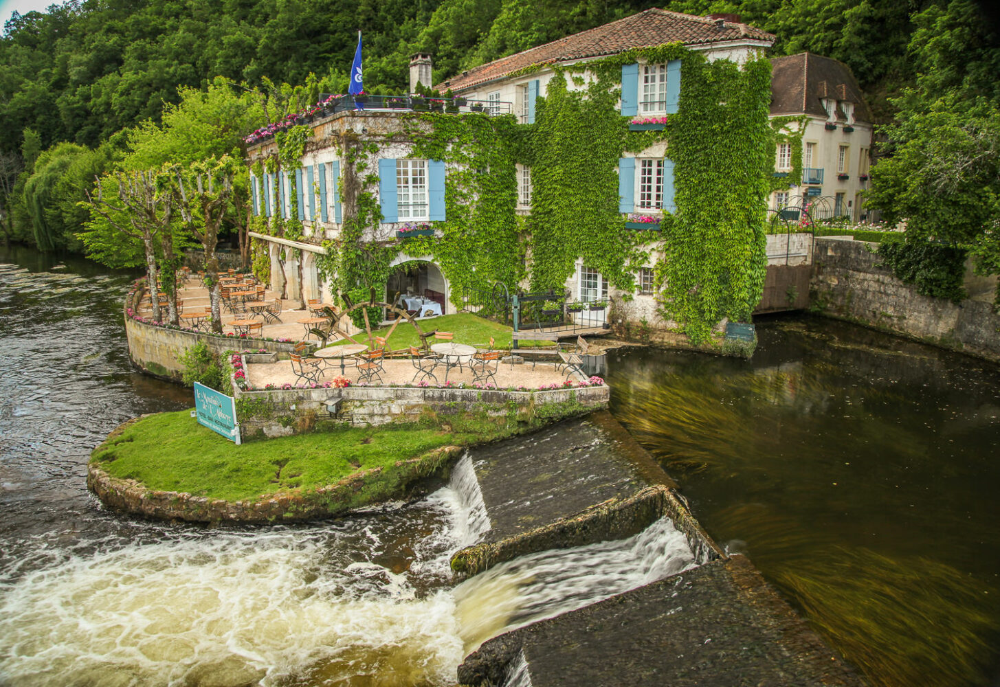 waterfall Le Moulin de l'Abbaye