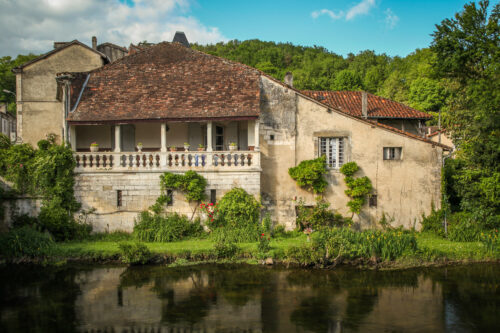 house on river Brantôme