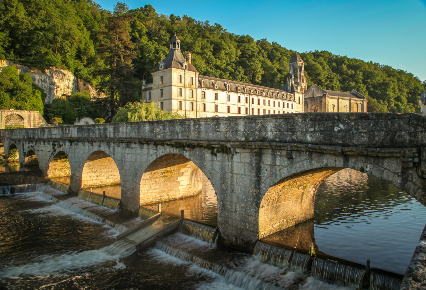 bridge in morning Brantôme