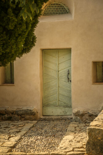 Sant'Antonino Corsica green doorway
