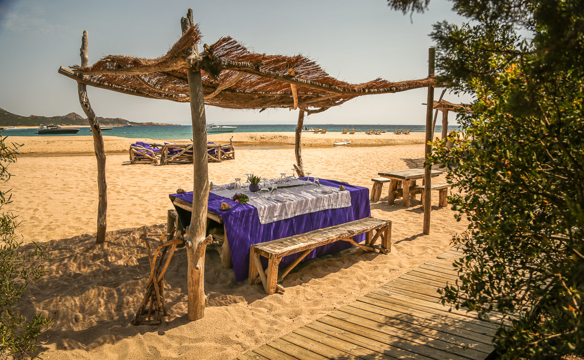 Domaine de Murtoli beach dining table view