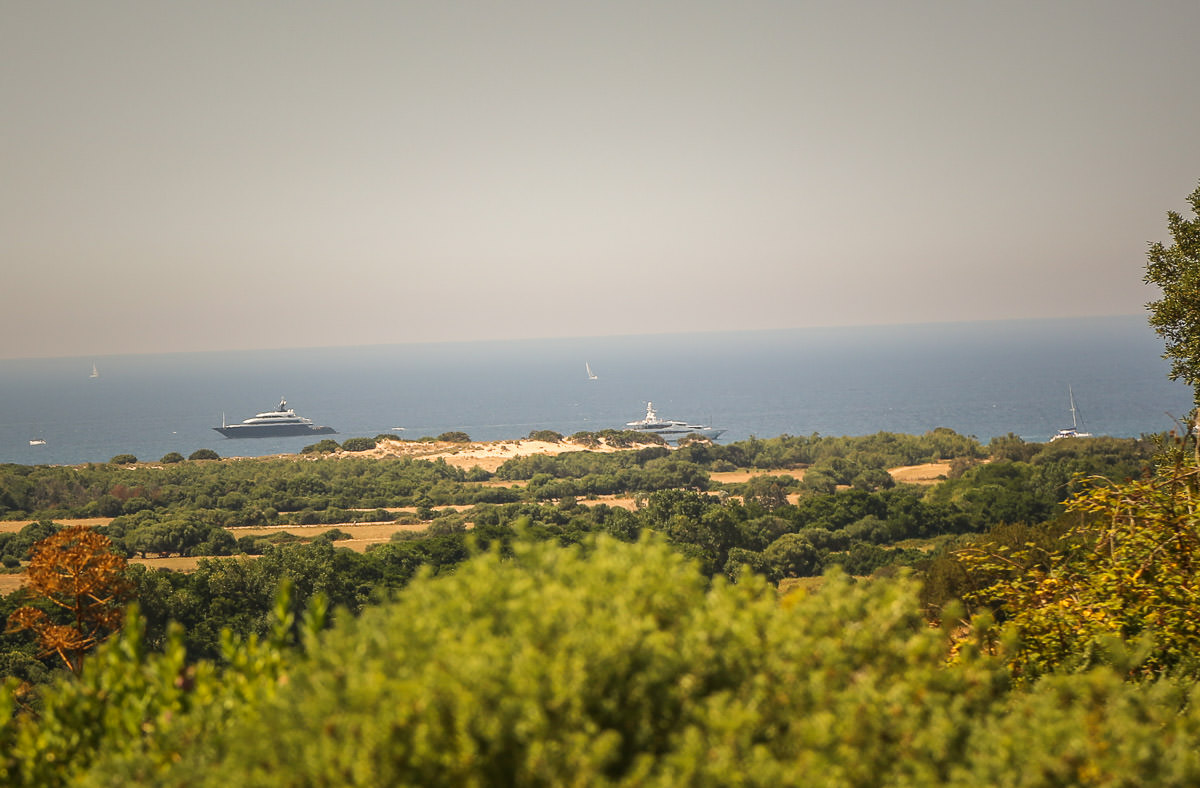Domaine de Murtoli yachts in bay