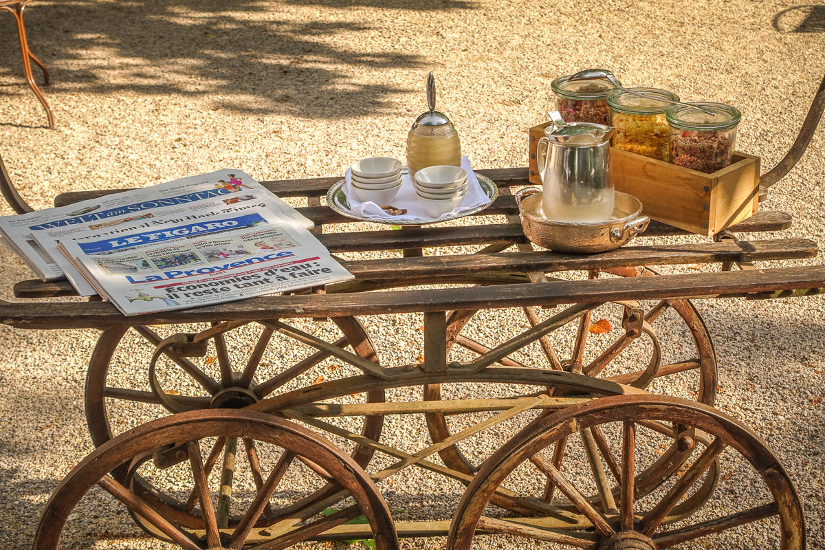 La Bastide de Moustiers newspapers at breakfast