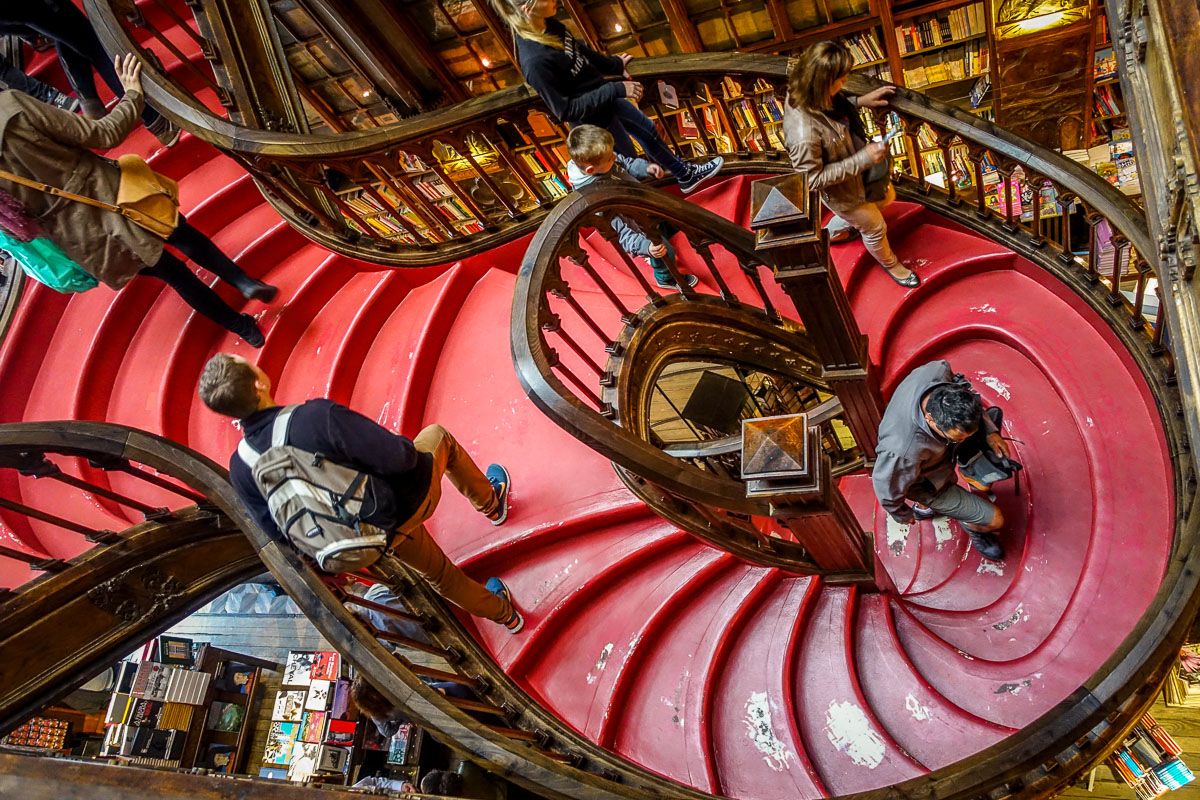 LIVRARIA LELLO stairs