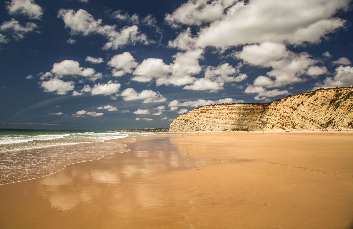 Praia de Porto de Mós empty beach