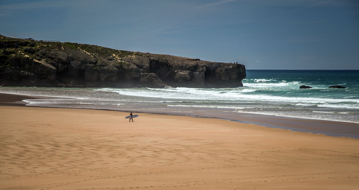 Praia Amoreira surfer