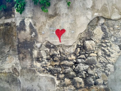 Porto graffiti heart