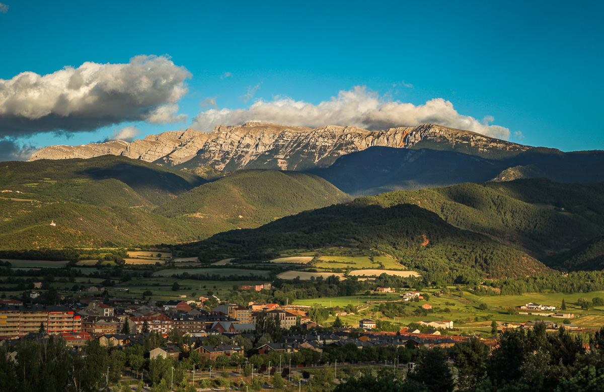 Serra del Cadí over La Seu d’Urgell