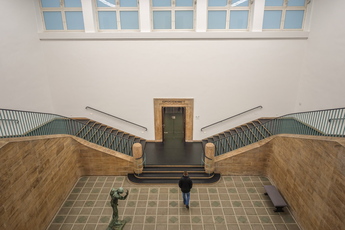 Hamburg Kunsthalle museum steps